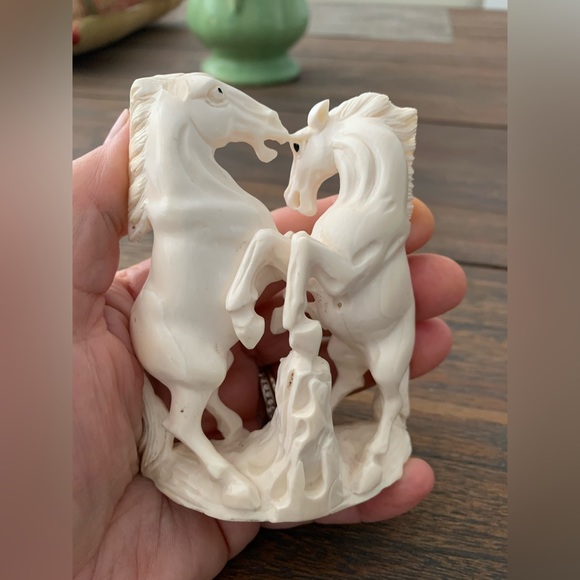 Sold Vintage Beautiful carved horses - Picture 3 of 8